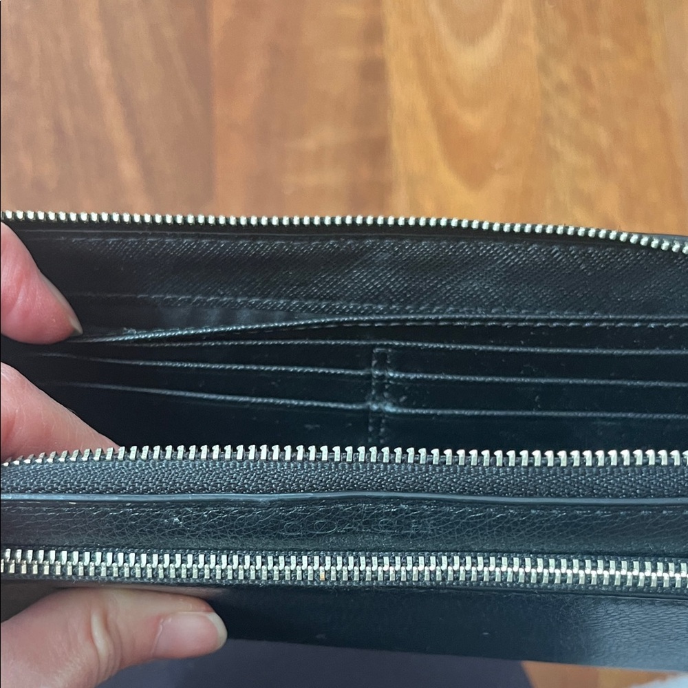 EUC Classic vintage Coach Black pebbled soft Leather Zip Around Wallet - Picture 12 of 16